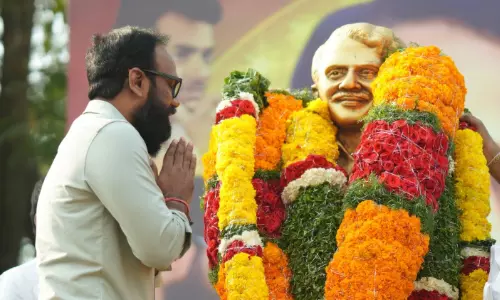 Vangaveeti Radhakrishna Pays Tributes to Mohana Ranga