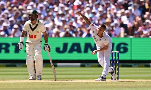 Six Australia Wickets Fall as England Fight Back in 4th Ashes Test