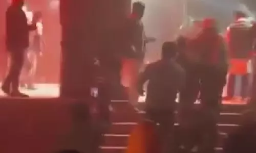 20 Hurt as Mob Attack Forces Cancellation of James Concert in Dhaka