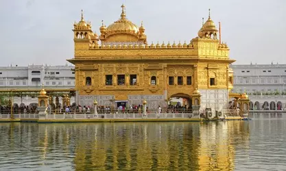 SGPC Asks Pilgrims to Remove CM Mann Photo ID Cards at Golden Temple