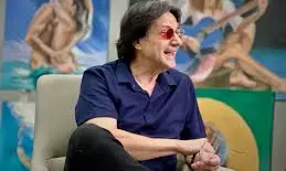 From Red Donkeys To Vibrant Art:: Colorblind Artist Dávila Amused The World