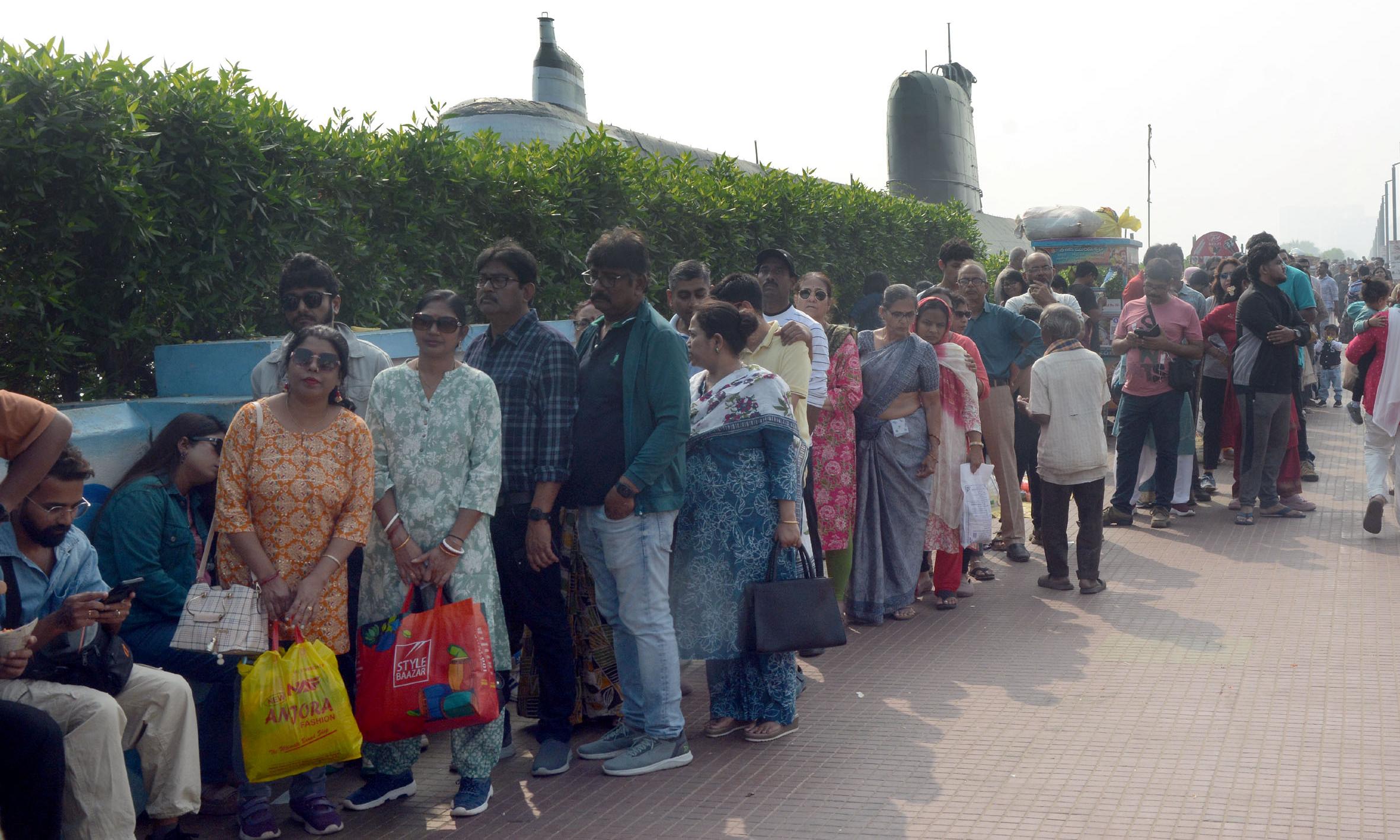 Tourist Rush Slows Traffic in ASR, Vizag