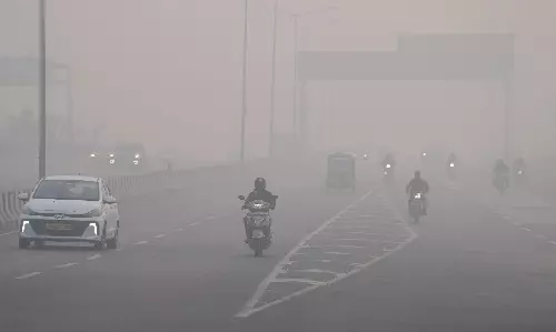 Dense Smog Engulfs Delhi as Air Quality Remains Hazardous