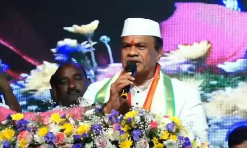 Komatireddy Challenges KCR To Answer Kavitha’s Corruption Claims