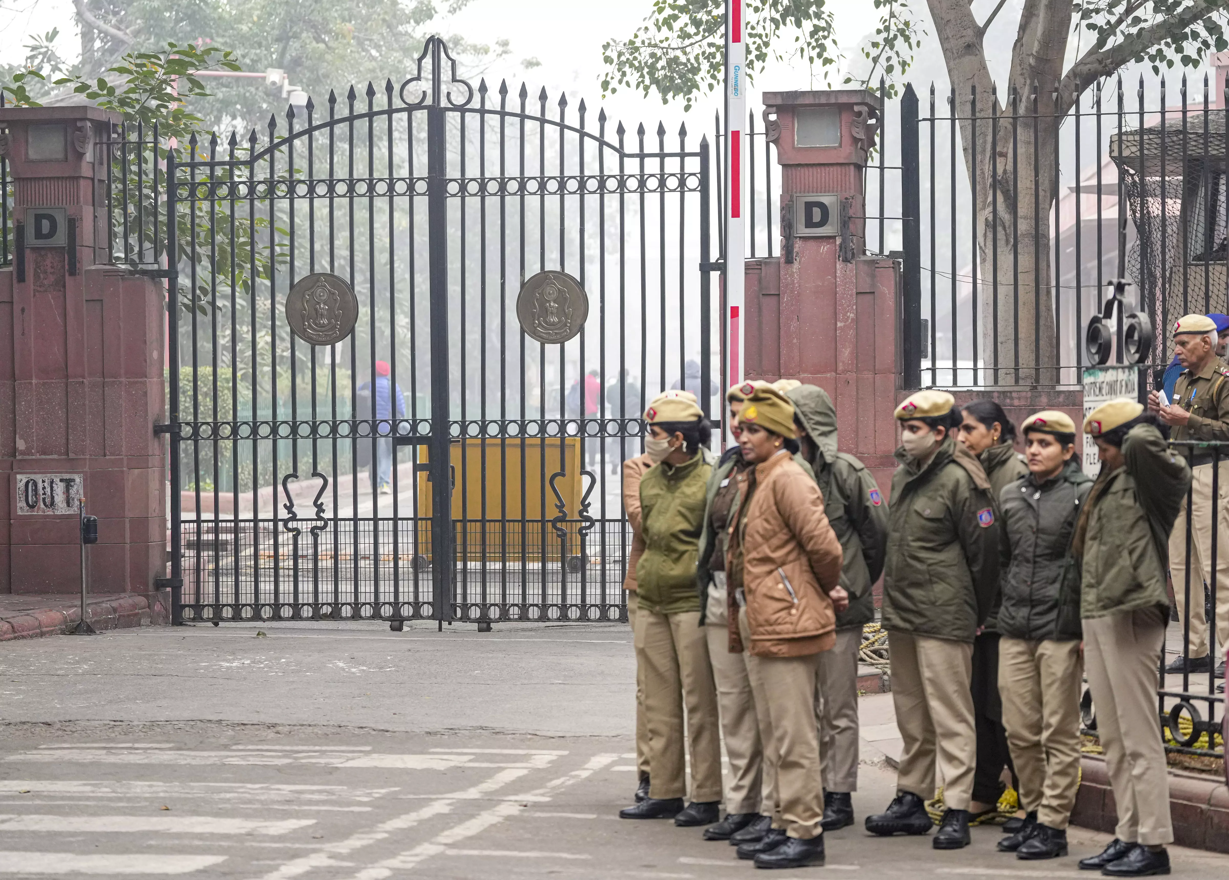 Security Tightened Outside SC Ahead of Unnao Rape Convict Hearing Security Tightened Outside SC Ahead of Unnao Rape Convict Hearing