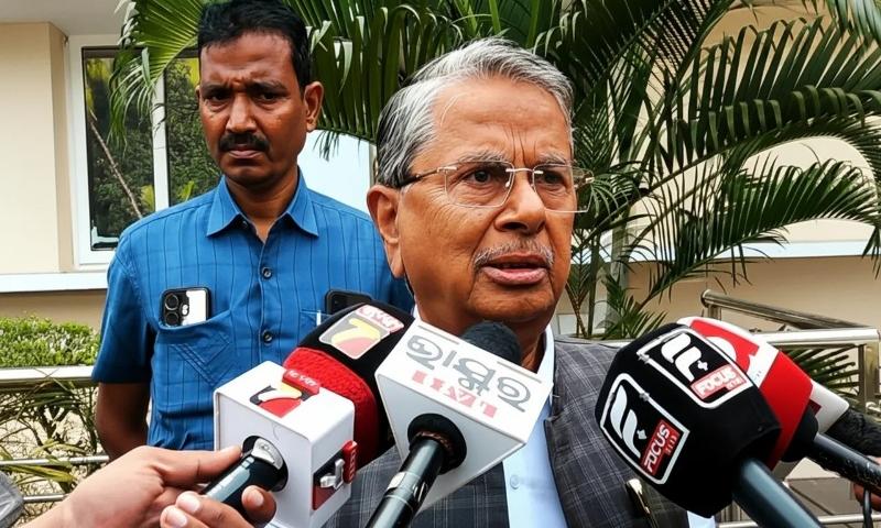 BJD Leader Criticizes Naveen Patnaik’s Aide, Highlights Leadership Crisis