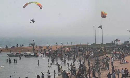 Year-End Rush Of Tourists In ASR District, Vizag Slows Traffic