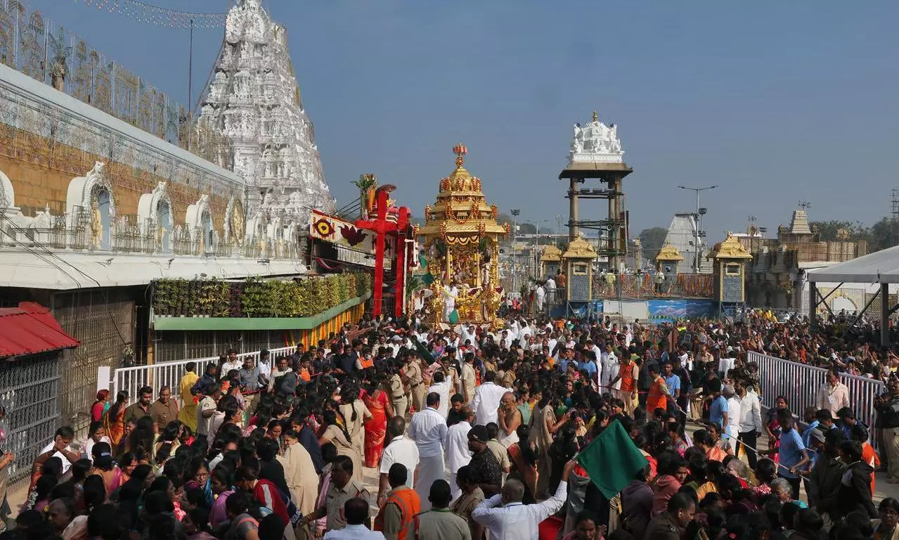 Vaikunta Ekadasi Eve Draws to Tirumala VVIPs and Celebrities Vaikunta Ekadasi Eve Draws to Tirumala VVIPs and Celebrities