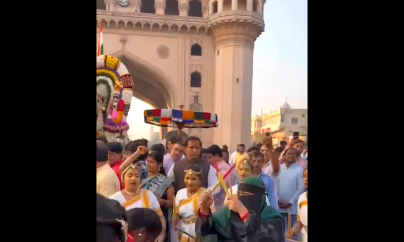 Burqa-Clad Woman Joins Vaikuntha Ekadashi Dancers in Hyderabad