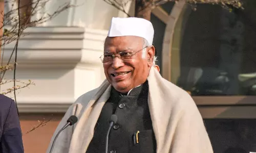 Hope for Good Governance Next Year: Kharge Jabs Centre