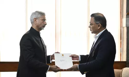 Jaishankar Hands Over PM Modis Letter to BNPs Tarique Rahman