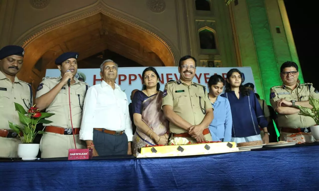 Sajjanar Pats Police for Keeping Hyderabad Safe