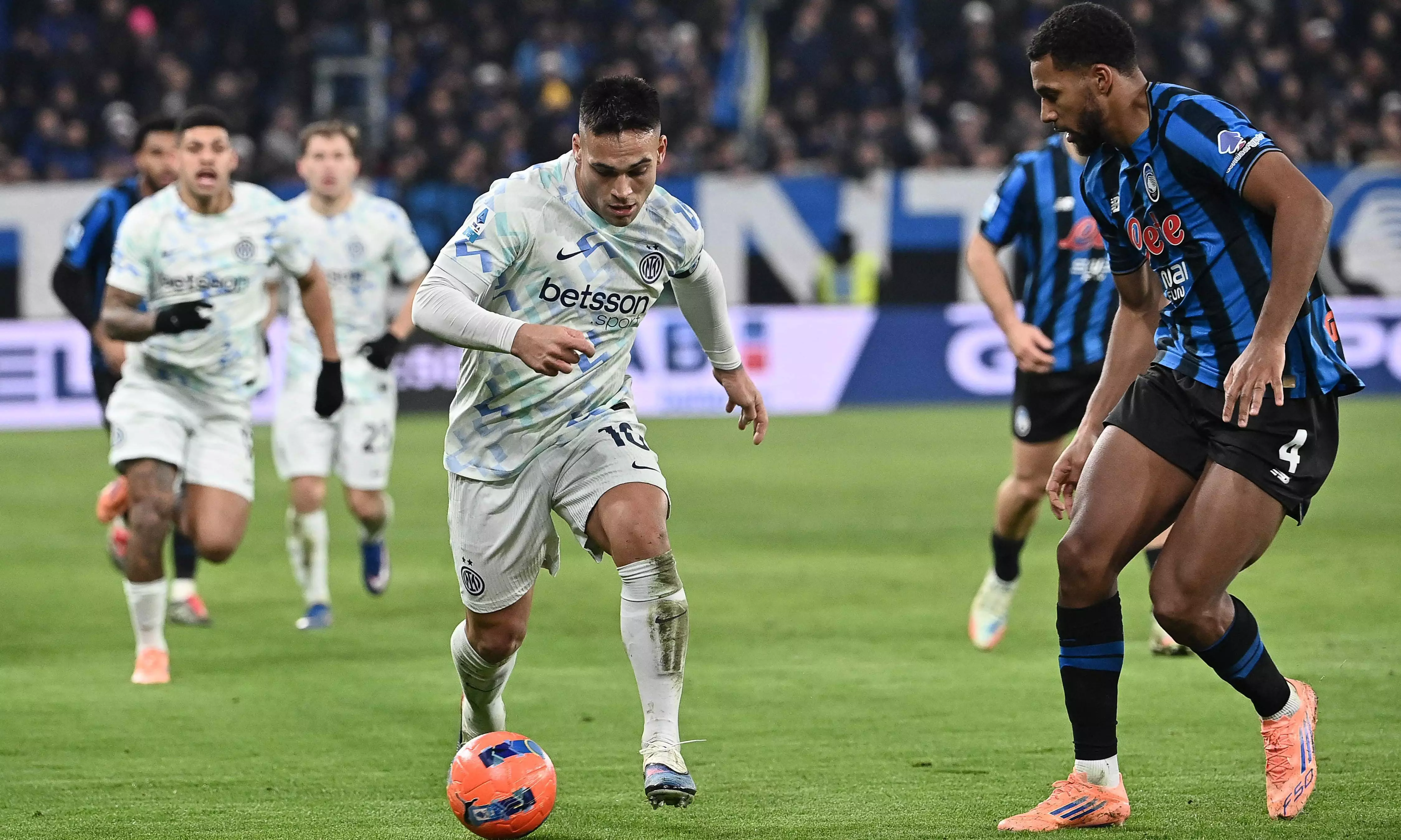 Serie A Title Race Enters New Year With Five Clubs in Mix