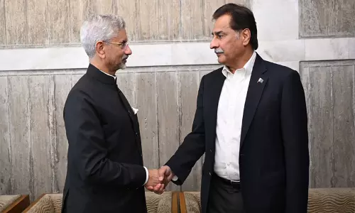Pakistan Amplifies Jaishankar–Sadiq Handshake Amid Strained Ties