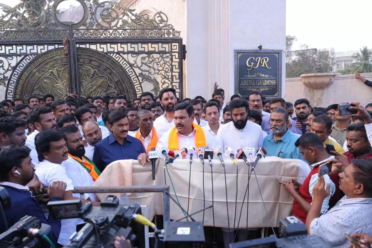 Ballari Violence Driven by Political Hatred, Hand Over Case to CBI: Bommai Ballari Violence Driven by Political Hatred, Hand Over Case to CBI: Bommai