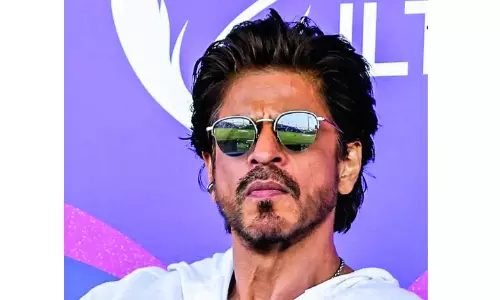 SRK in Trouble With Shiv Sena Over KKR Acquiring Bangladeshi Player