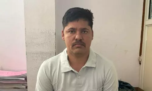 Sub-Inspector Caught Accepting ₹20,000 Bribe In Sangareddy Sub-Inspector Caught Accepting ₹20,000 Bribe In Sangareddy