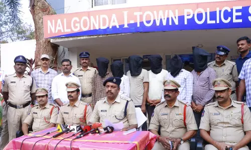 6 Held for Cheating Public with Fake Gold