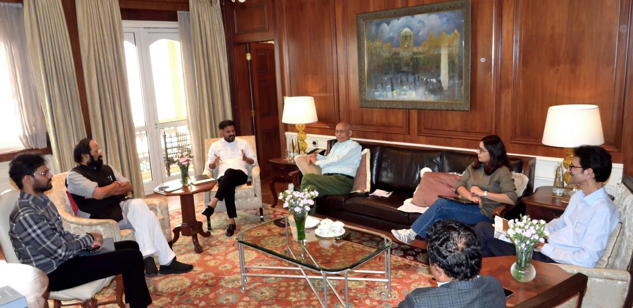 The meeting focused on Telangana’s writ petition challenging the Andhra Pradesh government’s Polavaram–Nallamala Sagar (Banakacherla) expansion works.