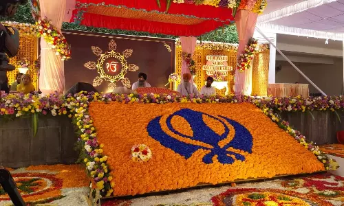 Religious Fervour, Gaiety Mark Prakash Purab