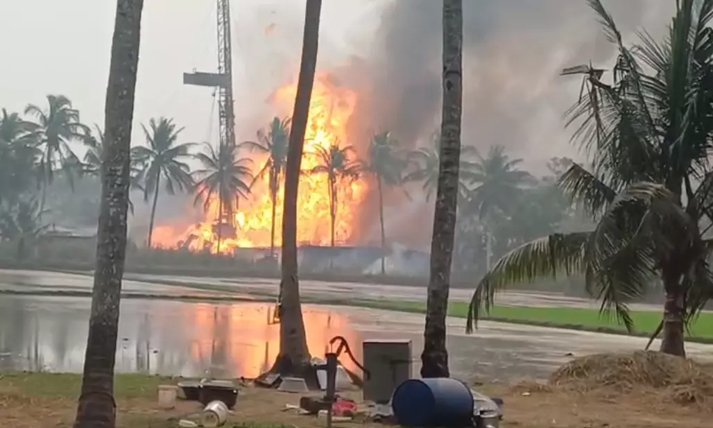 ONGC Pipeline Fire Andhra Pradesh : आंध्र प्रदेश में ONGC पाइपलाइन फटी, काले धुएं से ढका आसमान, सैकड़ों नारियल के पेड़ खाक 1 1500x900 1996808 fire 1500x900 1996808 fire ONGC Pipeline Fire Andhra Pradesh