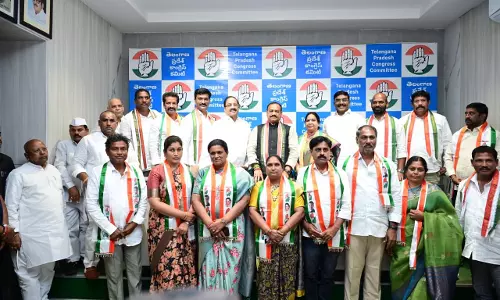 5 BRS Women Corporators Join Congress in Khammam 5 BRS Women Corporators Join Congress in Khammam