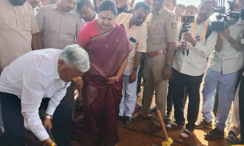 Chaos at Koppal Railway Event: Congress Workers Throw Chairs, Block Union Minister Somanna’s Car