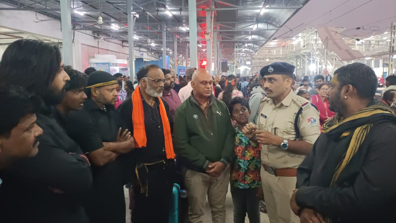 Railway Police Raise Awareness on Inflammable Dangers