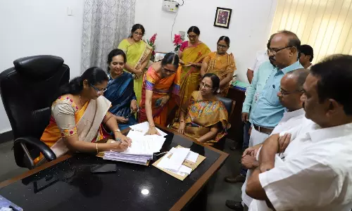 Prof. Usha Takes Charge as Registrar of SPMVV