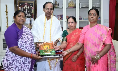 Govt Invites KCR To Medaram Jatara, Seethakka Says He Agreed To Do So