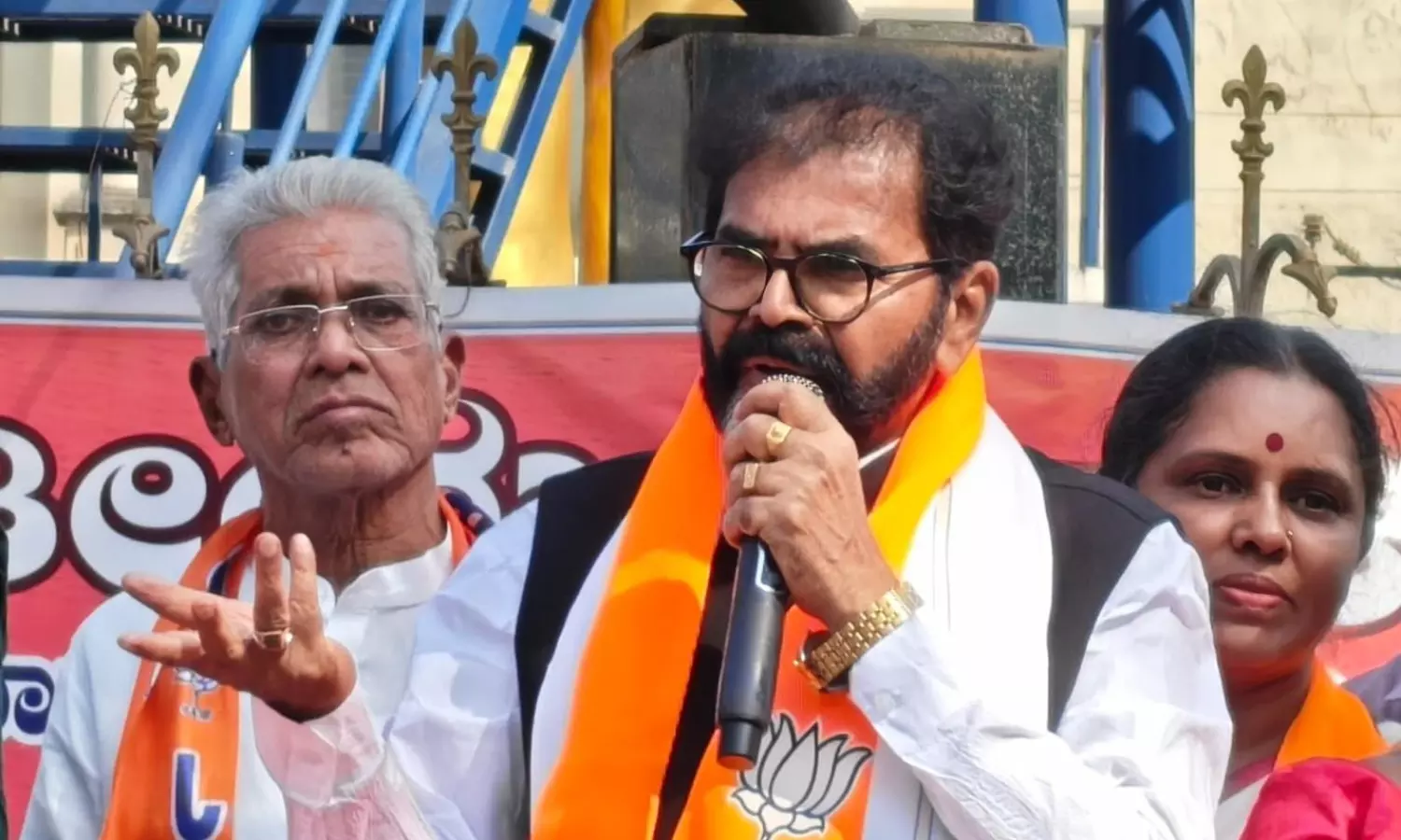 Old Assault Video of BJP Woman Worker Resurfaces Amid Disrobing Row in Hubballi Old Assault Video of BJP Woman Worker Resurfaces Amid Disrobing Row in Hubballi