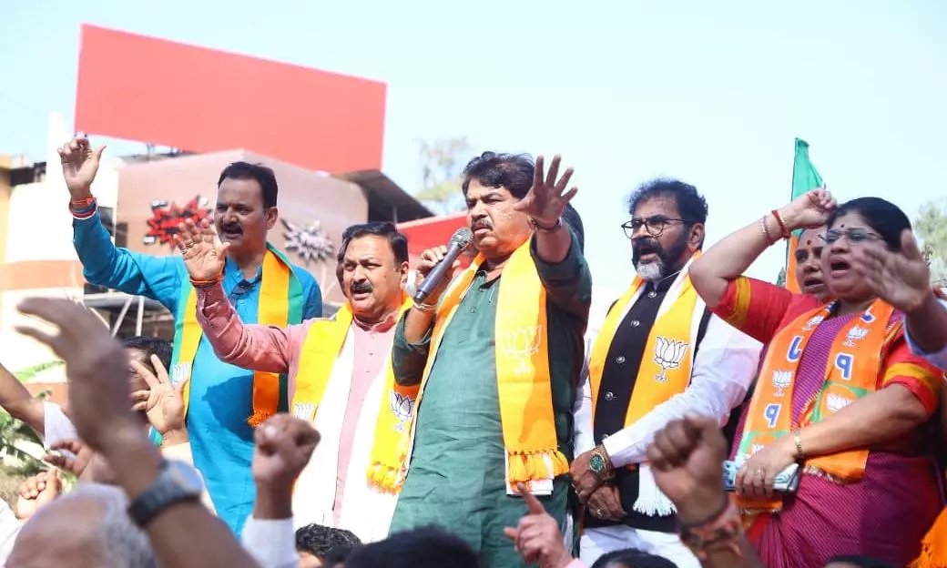 Ashoka Seeks Judicial Probe, Suspension Of Inspector In Hubballi Police Van Disrobing Case Ashoka Seeks Judicial Probe, Suspension Of Inspector In Hubballi Police Van Disrobing Case