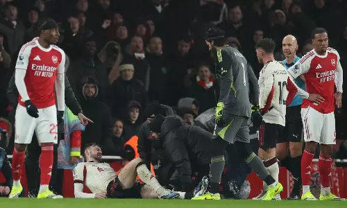 Premier League: Arsenals Martinelli Apologises After Pushing Injured Bradley