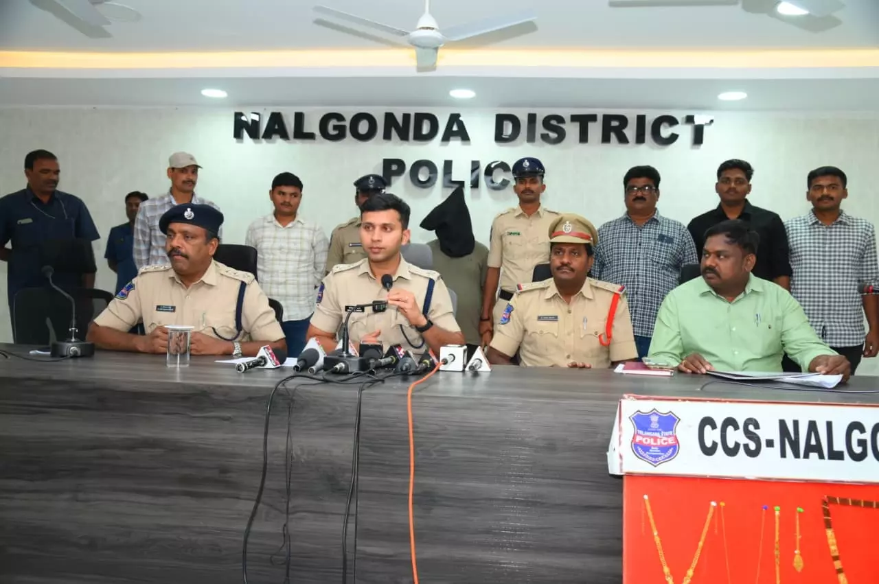 Nalgonda Police Arrest Gangster, Recover Rs 85 Lakh Gold Nalgonda Police Arrest Gangster, Recover Rs 85 Lakh Gold
