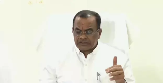 R&B Minister Komatireddy: All Measures Taken to Prevent Traffic Snarls on Hyd-Vij Highway R&B Minister Komatireddy: All Measures Taken to Prevent Traffic Snarls on Hyd-Vij Highway