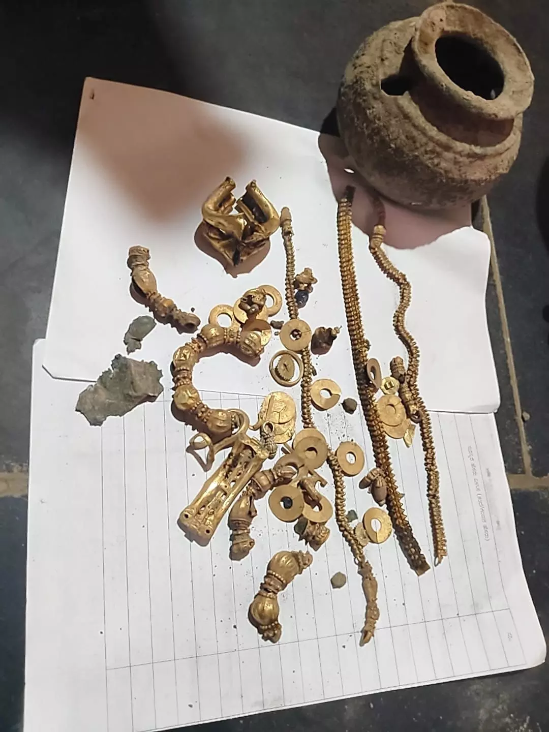 Copper Pot With Ancient Gold Jewellery Found In Gadag’s Lakkundi Copper Pot With Ancient Gold Jewellery Found In Gadag’s Lakkundi