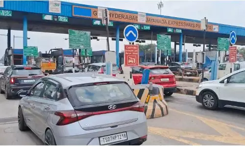 Peddakaparthy on NH-65 Witnesses Traffic Jams due to Sankranti Rush