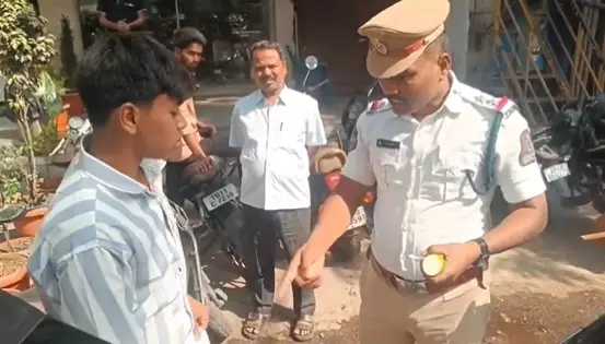 Traffic Police Demonstrate Dangers of Nylon Manja Traffic Police Demonstrate Dangers of Nylon Manja