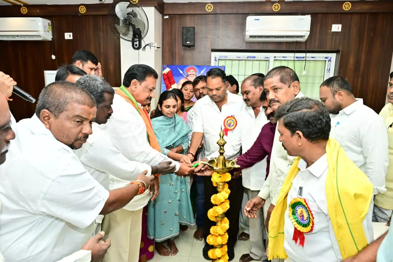 Collector Cherukuri Sridhar Flags Off Gandikota Festival, Promises Tourism Boost Collector Cherukuri Sridhar Flags Off Gandikota Festival, Promises Tourism Boost