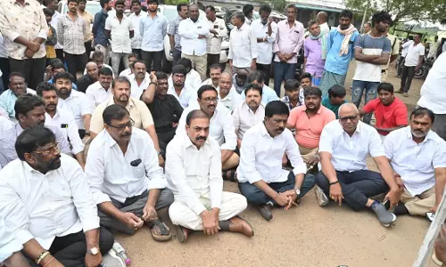 Tension As Police Block YSRC Visit To Kandaleru Dam