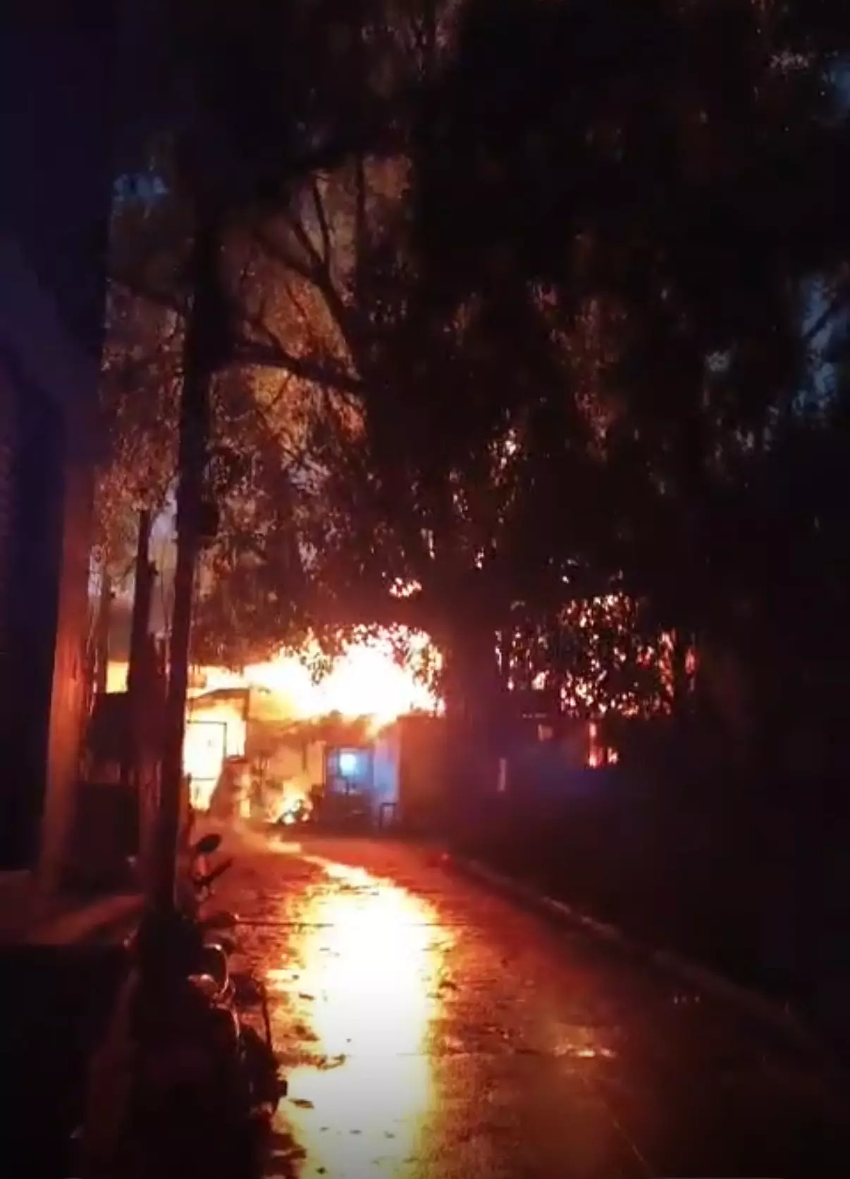 Major Fire at Gas Refilling Center in Kukatpally; No Casualties Reported Major Fire at Gas Refilling Center in Kukatpally; No Casualties Reported