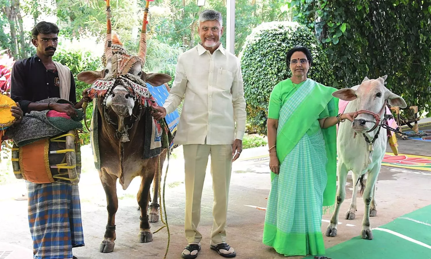 Chandrababu Naidu Extends Sankranti Greetings, Vows Government Support for Farmers Chandrababu Naidu Extends Sankranti Greetings, Vows Government Support for Farmers
