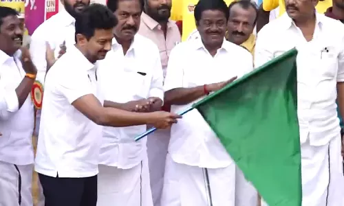 Udhayanidhi Flags Off Jallikattu at Palamedu
