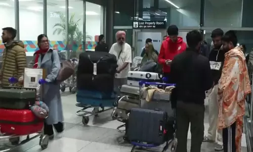 Flights Delayed in Delhi Amid Dense Fog, AQI in Very Poor Category