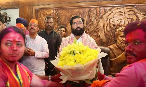 Shinde Camps Corporators in 5-star Hotel After BMC Poll Results