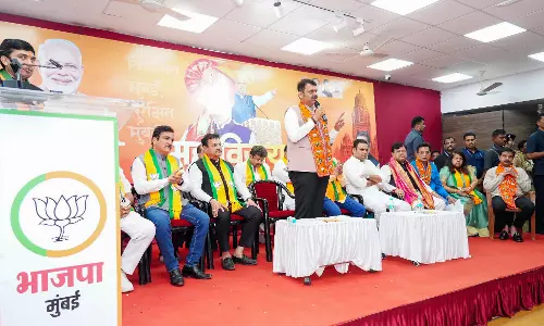 Fadnavis Urges BJP Corporators to Uphold Conduct