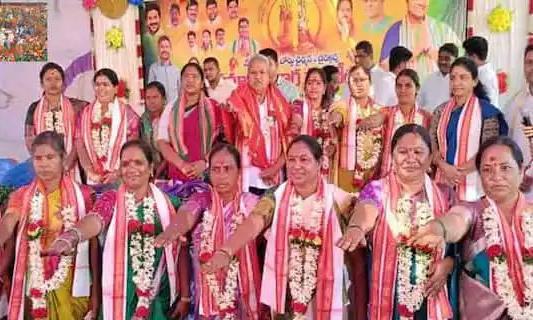 Women take charge of the world’s largest tribal festival in Telangana