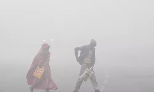 Dense Smog Engulfs Delhi; AQI Slips to Severe Category at 418