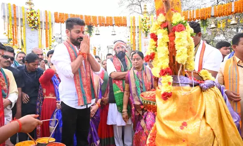 CM Concludes Medaram Visit, Leaves for Davos