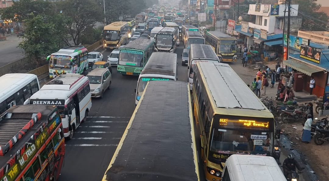 Chennai-Tiruchi NH Choked as Lakhs Return After Pongal